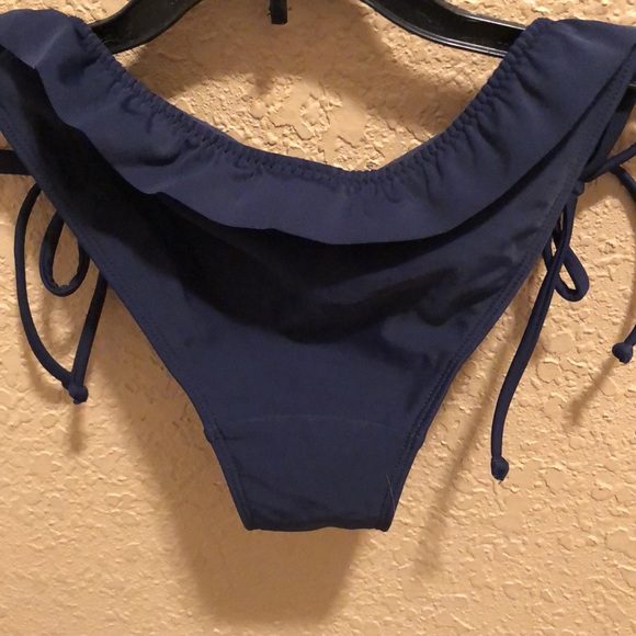 Like new Hollister Original Vintage swimsuit bottoms. Navy with maroon bird logo - Picture 6 of 7